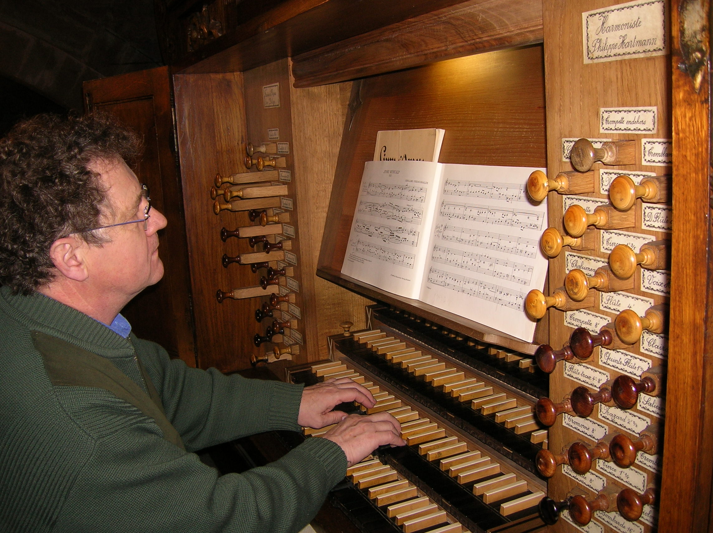 Jean-Jacques Griesser à l'orgue de la basilique de Luxeuil 