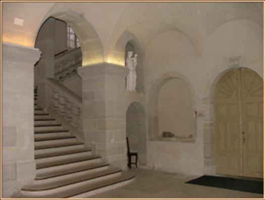 Le grand vestibule avec l'escalier des moines 