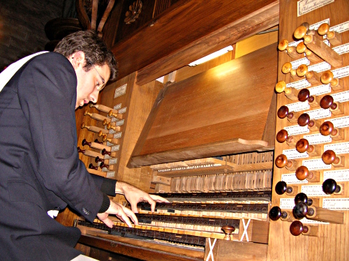 Samuel Liegeon à l'orgue de la basilique de Luxeuil