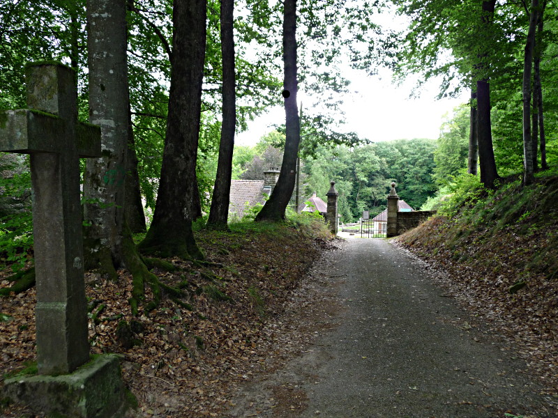 L'entrée de l'ermitage Saint Valbert - Photo AASC