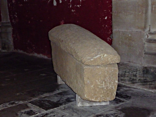 Sarcophage découvert à Fontaine-lés-Luxeuil actuellement dans l'église paroissiale