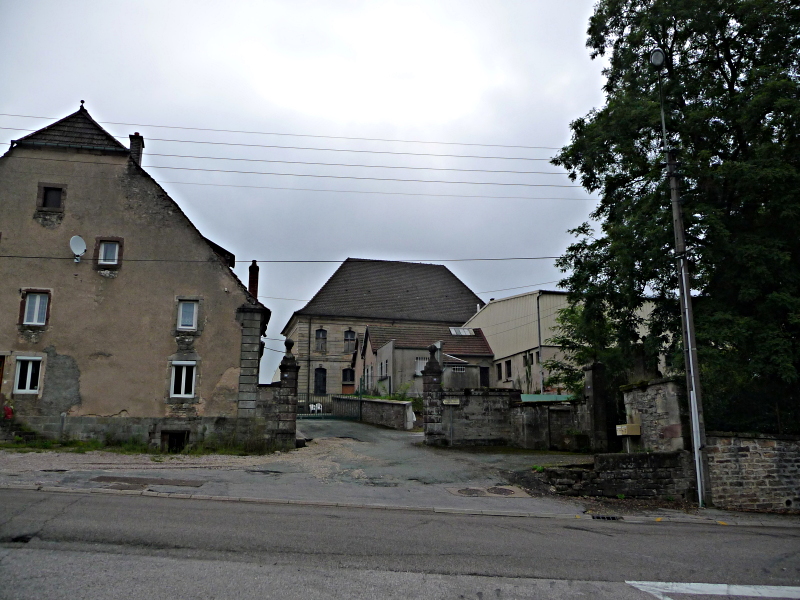 L'entrée de la fonderie et de l'ancien prieuré de Fontaine en 2009