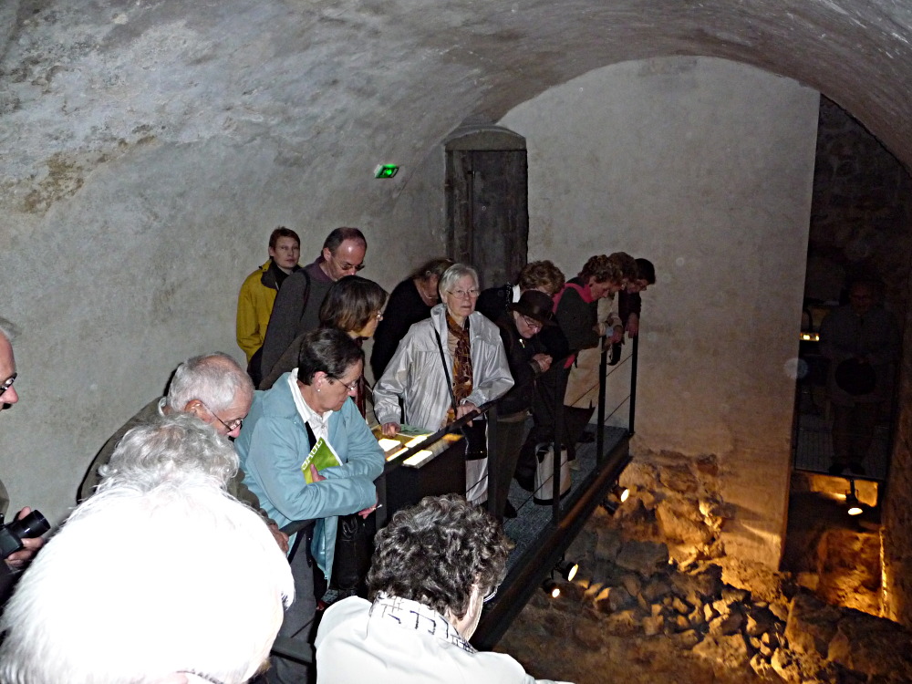 Les sarcophes sous la cave de l'abbatial