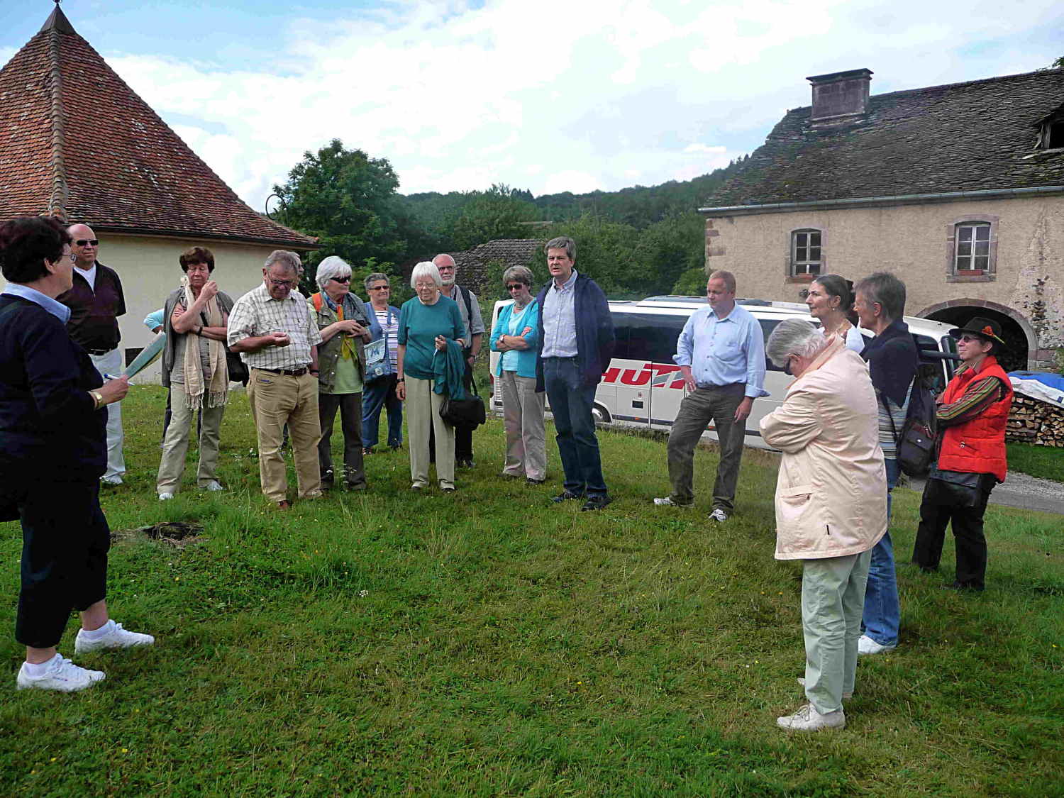 Le groupe de 28 paroissiens visite le site d'Annegray